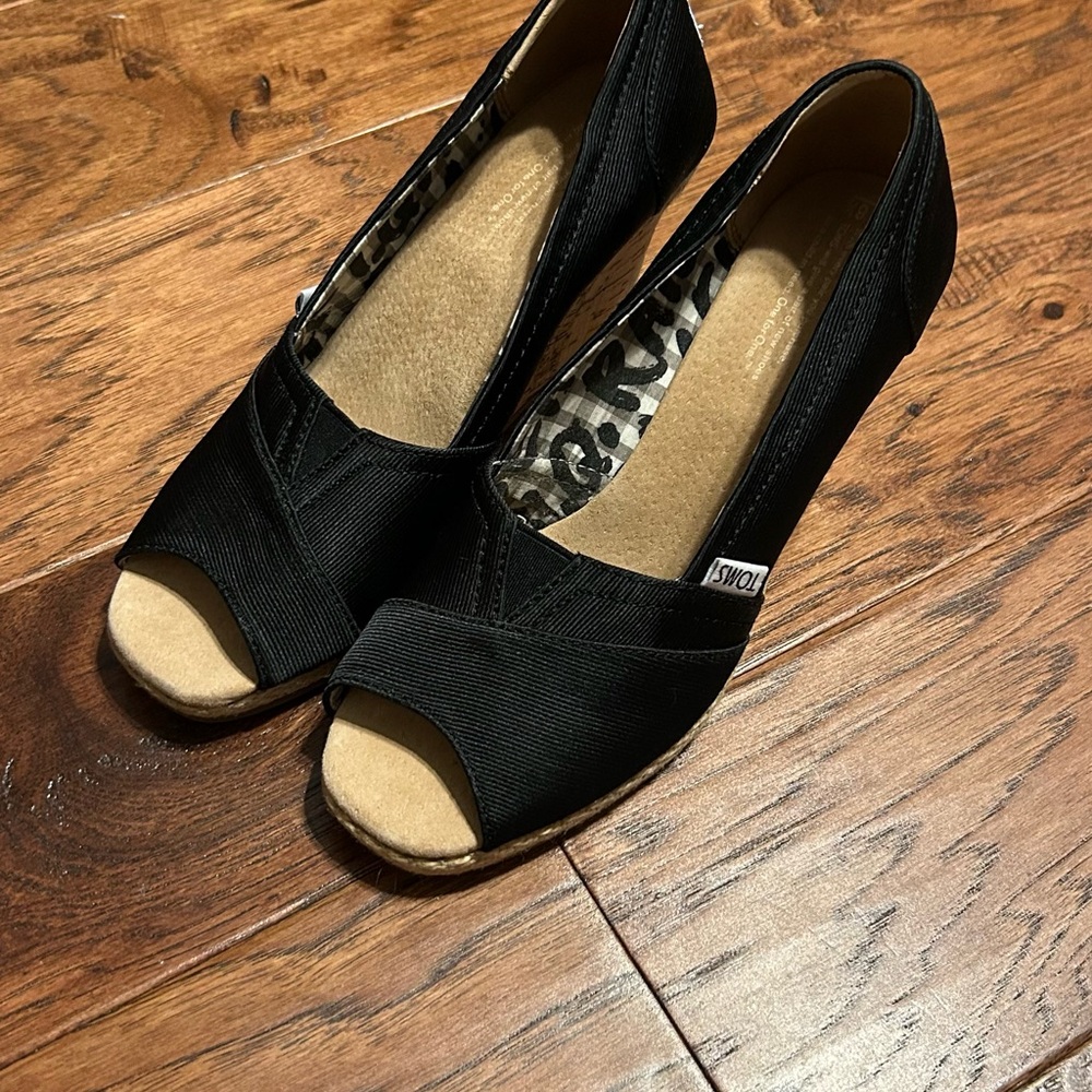 TOMS Womens Classic Wedges in Black Canvas